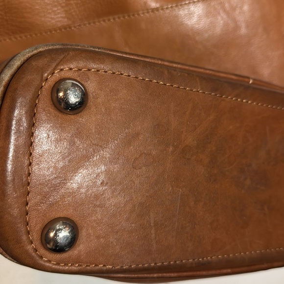 Piel Tan Leather Business Crossbody Messenger Bag - Picture 5 of 13